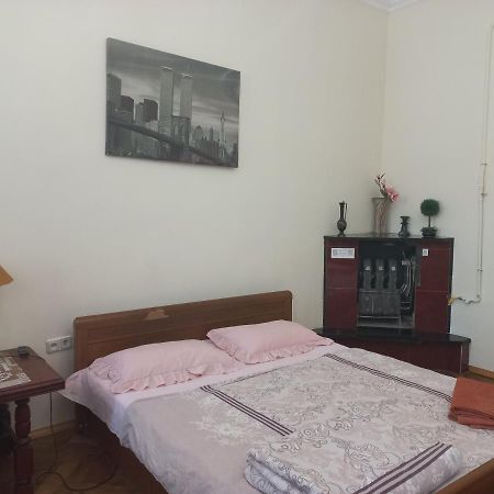 Затишна Оселя Lägenhet Lviv Exteriör bild