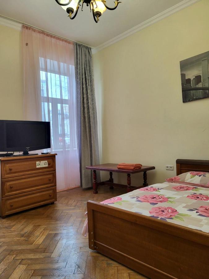 Затишна Оселя Lägenhet Lviv Exteriör bild