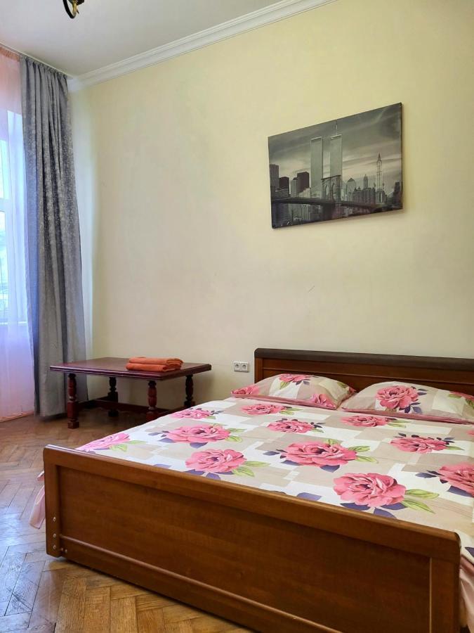 Затишна Оселя Lägenhet Lviv Exteriör bild