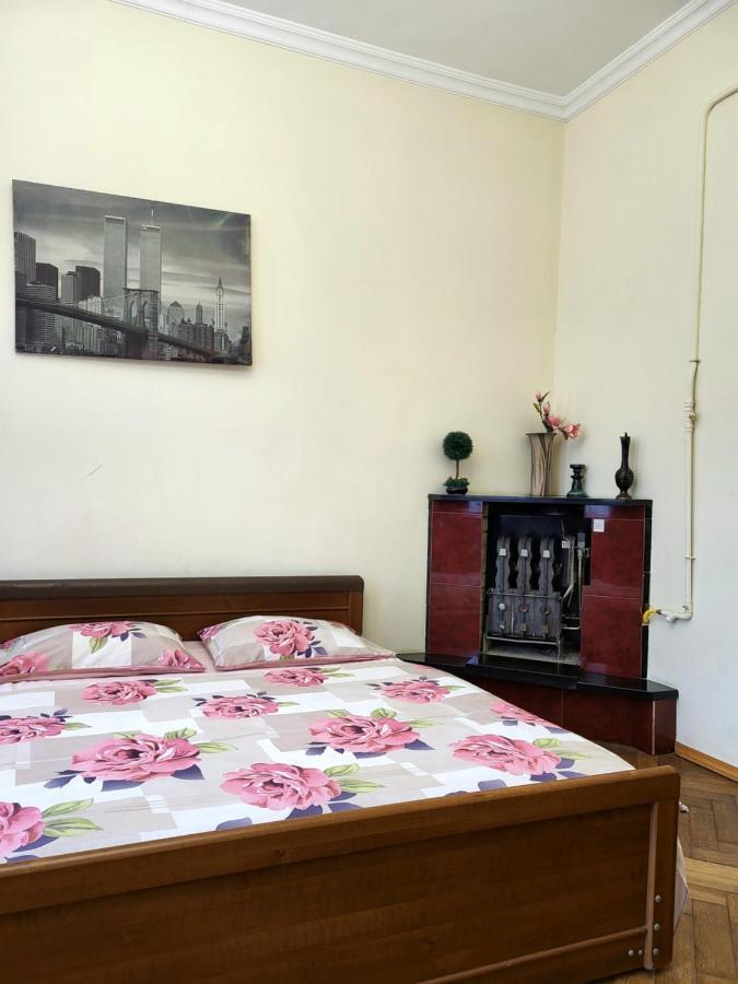 Затишна Оселя Lägenhet Lviv Exteriör bild